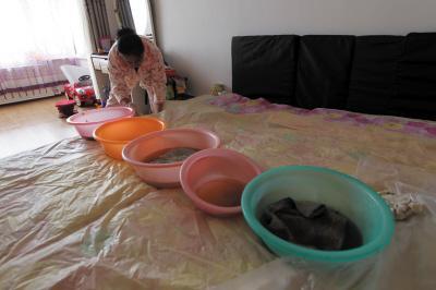 商城楼上漏水，住户失联，小区没物管，业主维权难！律师来支招……